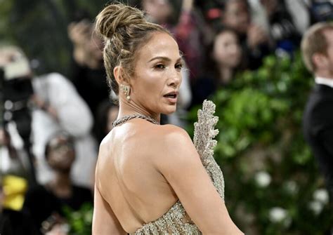 As J.Lo divorces Ben Affleck, Las Vegas bets on her new man.